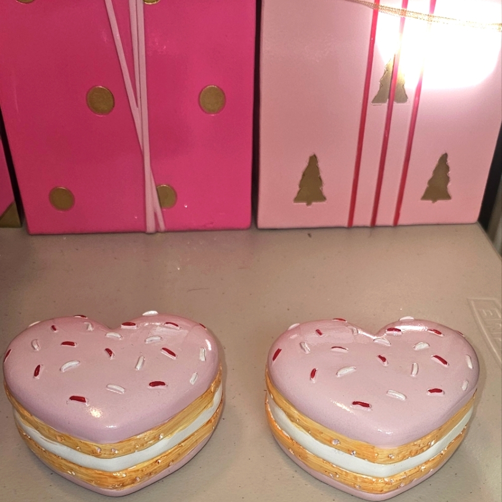 Pink dessert Valentine decor